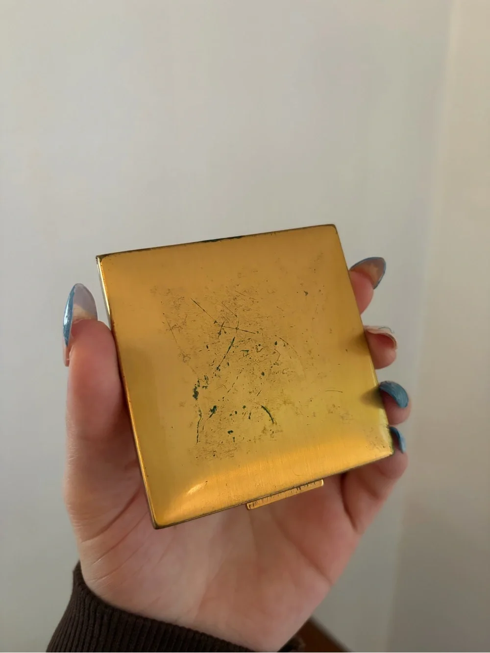 vintage Elgin American gold powder compact with an etched floral design